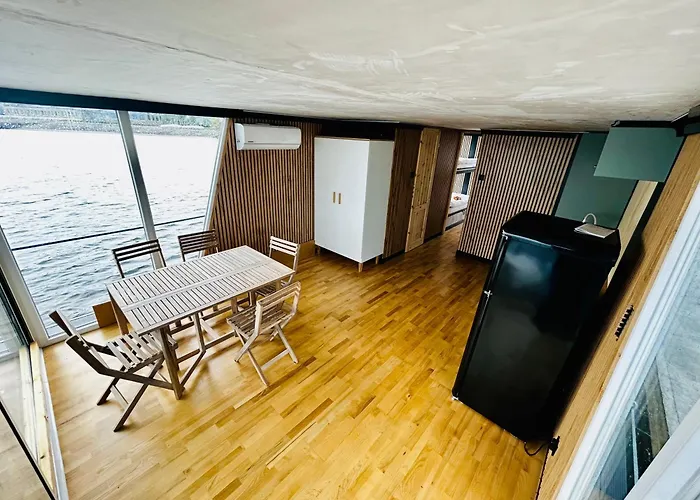 Mindset Houseboat - I Na Morzu * Puck